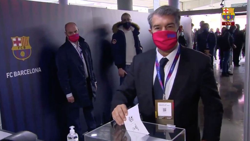 Elecciones del FC Barcelona: Laporta, Font y Freixa votan en las urnas