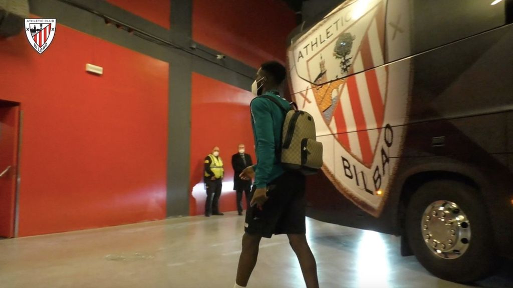 Athletic Club-Granada: Llegada del autobús del Athletic al nuevo San Mamés
