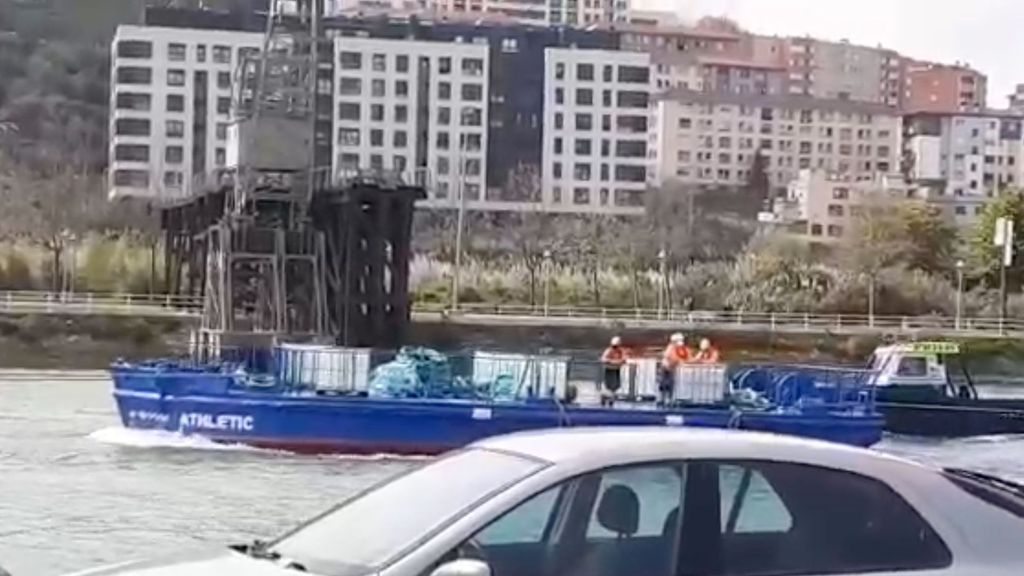 Prueba de remolque de la Gabarra del Athletic por la Ría