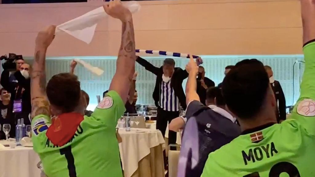 Final Copa del Rey 2020 Athletic Club-Real Sociedad: Imanol repite su grito en la celebración de la Real en el hotel ante los futbolistas
