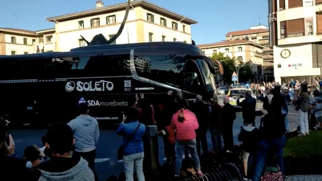 La llegada del Amorebieta a casa tras conseguir el ascenso a LaLiga SmartBank