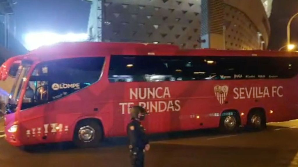 Betis-Sevilla: Llegada del Sevilla al Benito Villamarín para el partido de la Copa del Rey