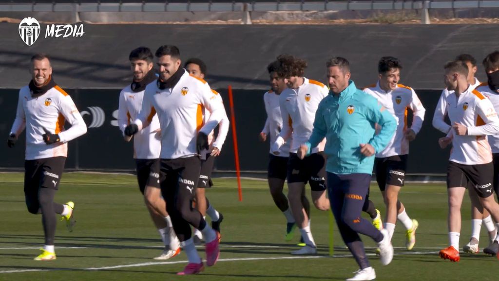 Soler, Wass, Maxi Gómez, Helder Costa y Cheryshev, altas para enfrentarse al Sevilla