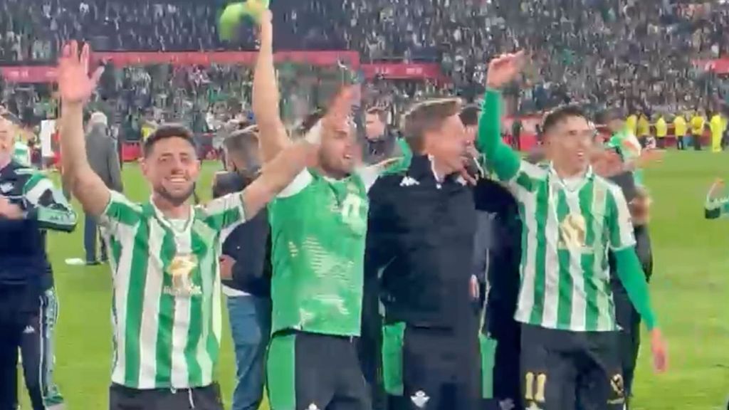 Final de Copa Betis-Valencia: La fiesta del Betis en el césped