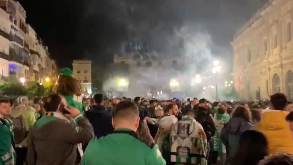 Fiesta del Betis: Del desalojo en la Plaza Nueva a la Plaza San Francisco