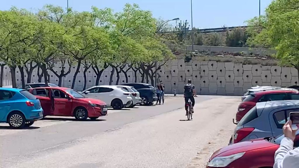 Jasper Cillessen abandona el entrenamiento del Valencia en bicicleta