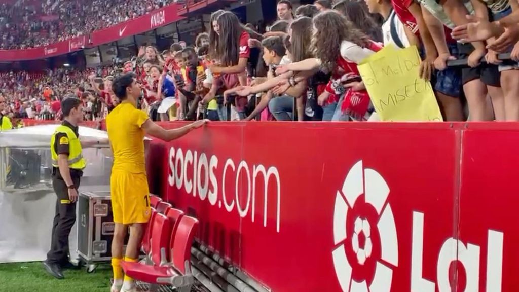 Bono Zamora: La Celebración del portero del Sevilla en el Ramón Sánchez Pizjuán