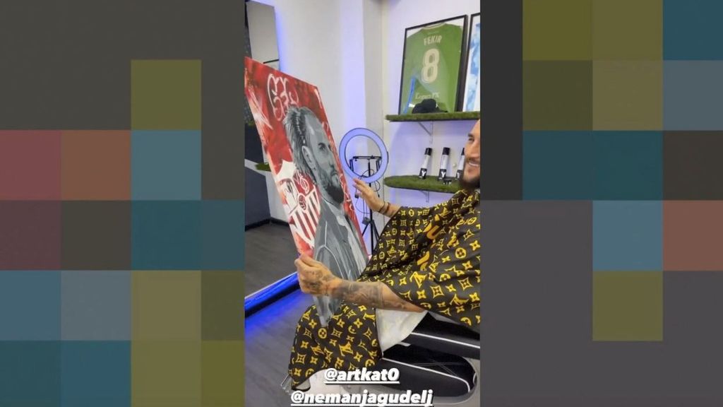 El espectacular regalo que recibe Gudelj de su peluquero