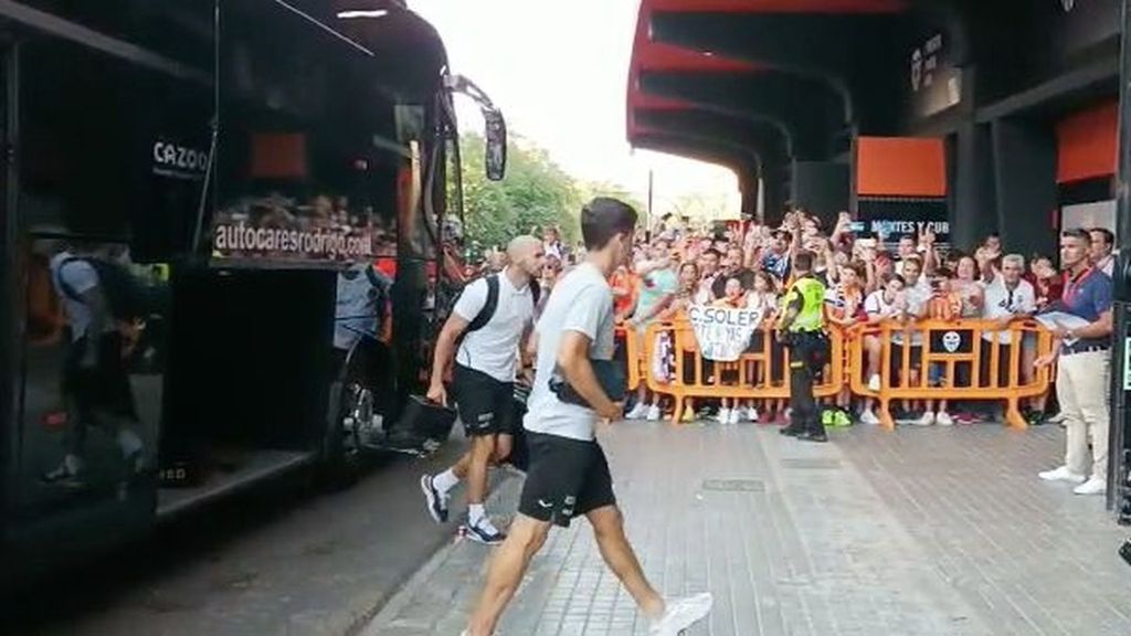 El Valencia CF llega a Mestalla para el Trofeo Naranja