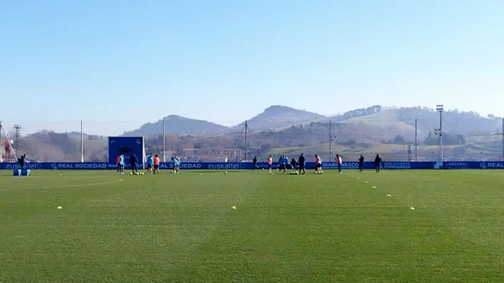 Barrenetxea y Cho entrenan con el grupo en la Real; Zubeldia y Sorloth no lo hacen