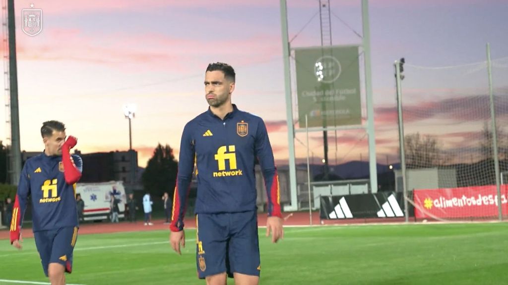 Los golazos de Oyarzabal y Mikel Merino en el entrenamiento de la selección española de fútbol