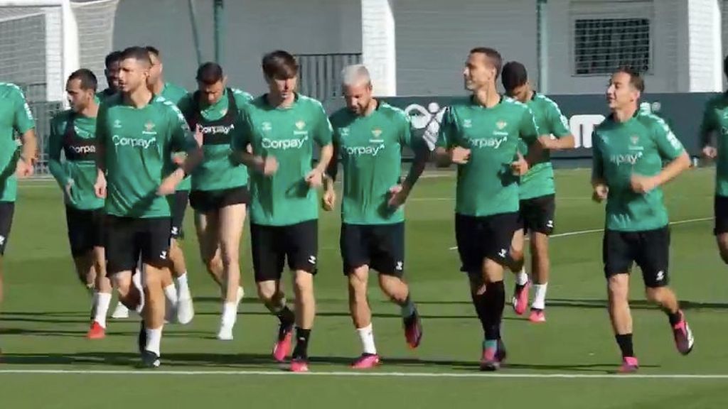 Sergio Canales, en el entrenamiento del Betis, tras ser sancionado con 4 partidos