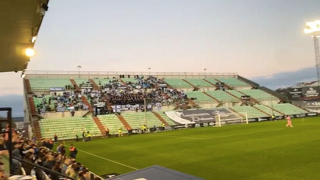 Minuto 7, homenaje a Juan Gómez 'Juanito' en el Mérida - Málaga