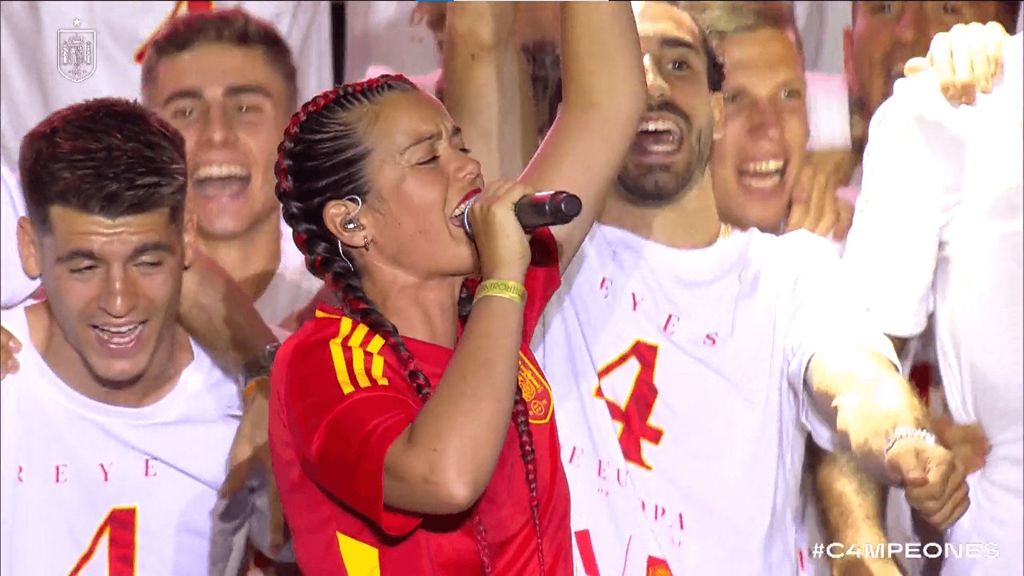 Isabel Aaiún cumple su sueño: Cibeles y la Selección vibraron al ritmo de la 'Potra Salvaje'