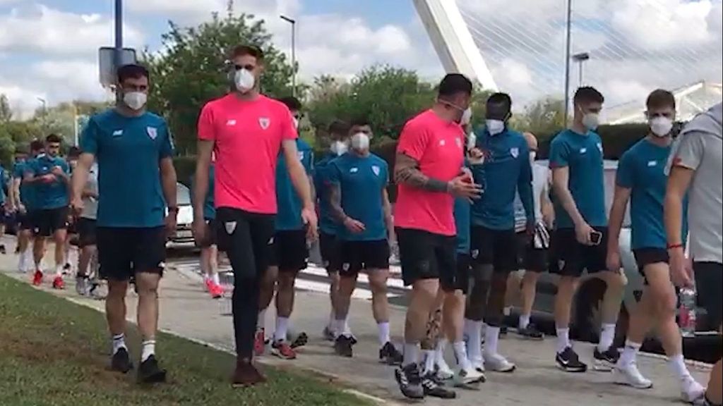 El Athletic pasea por Sevilla antes de la final de Copa