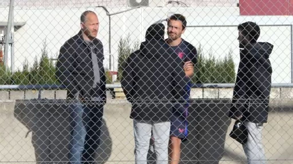 Delaney, en la ciudad deportiva del Sevilla junto a Mikkel Hasling