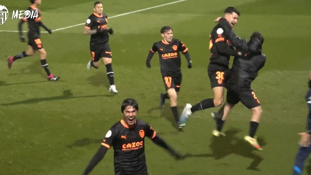 El VCF Mestalla remonta ante el Brighton (2-3) y pasa a las Semis de la Premier League International Cup