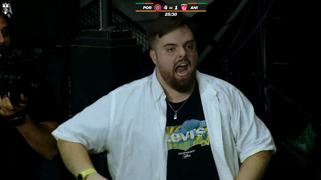 El éxtasis de Ibai Llanos: gol anulado y zurdazo a la escuadra instantáneo.