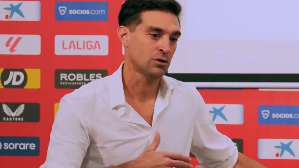 La primera charla de Diego Alonso con la dirección deportiva