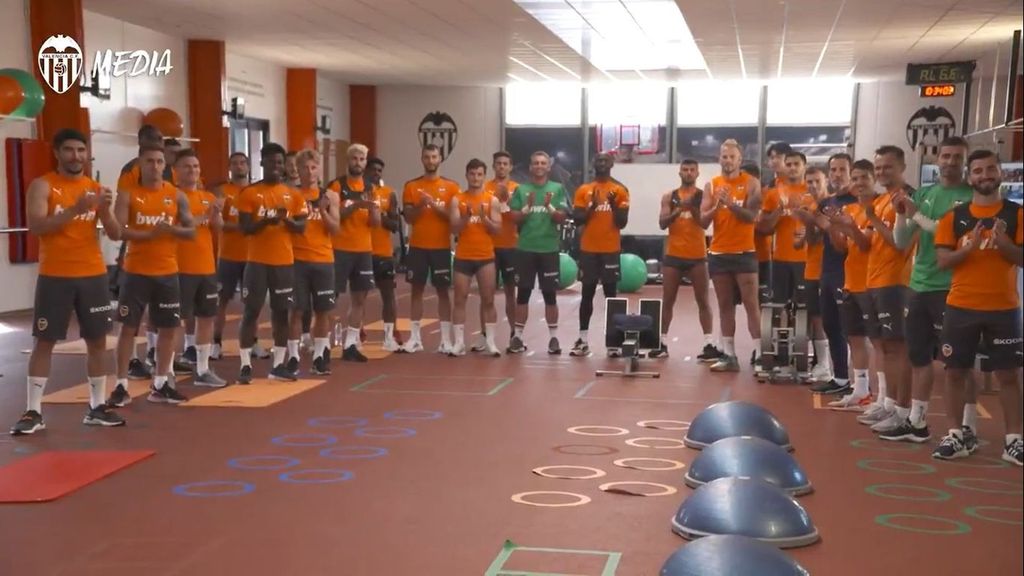 El Valencia le dedica una ovación a la afición