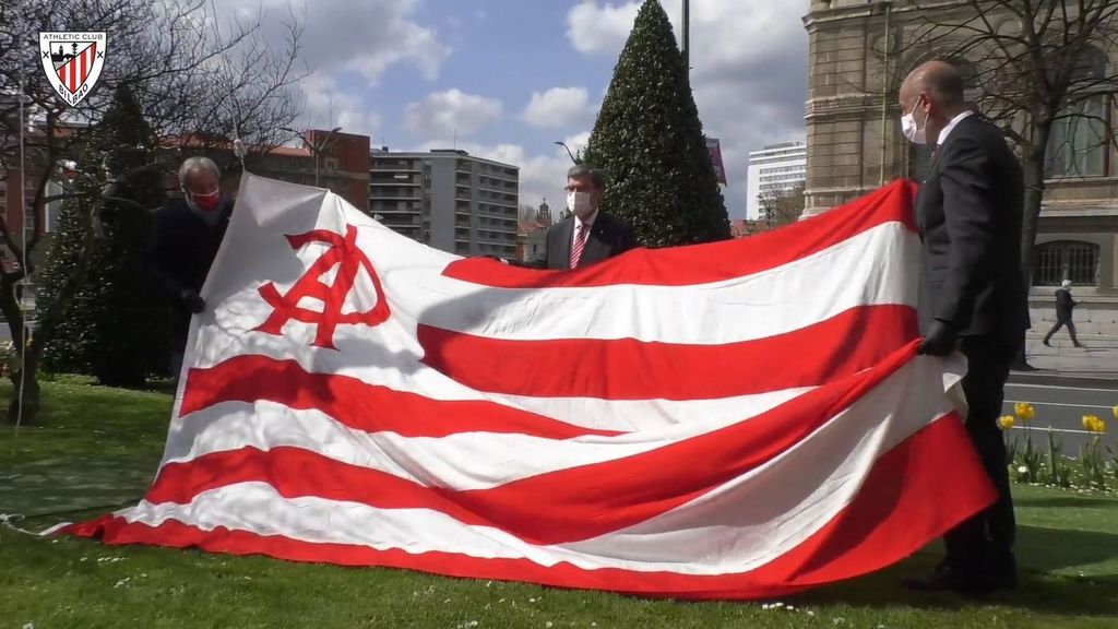 El Ayuntamiento de Bilbao ya presume de bandera