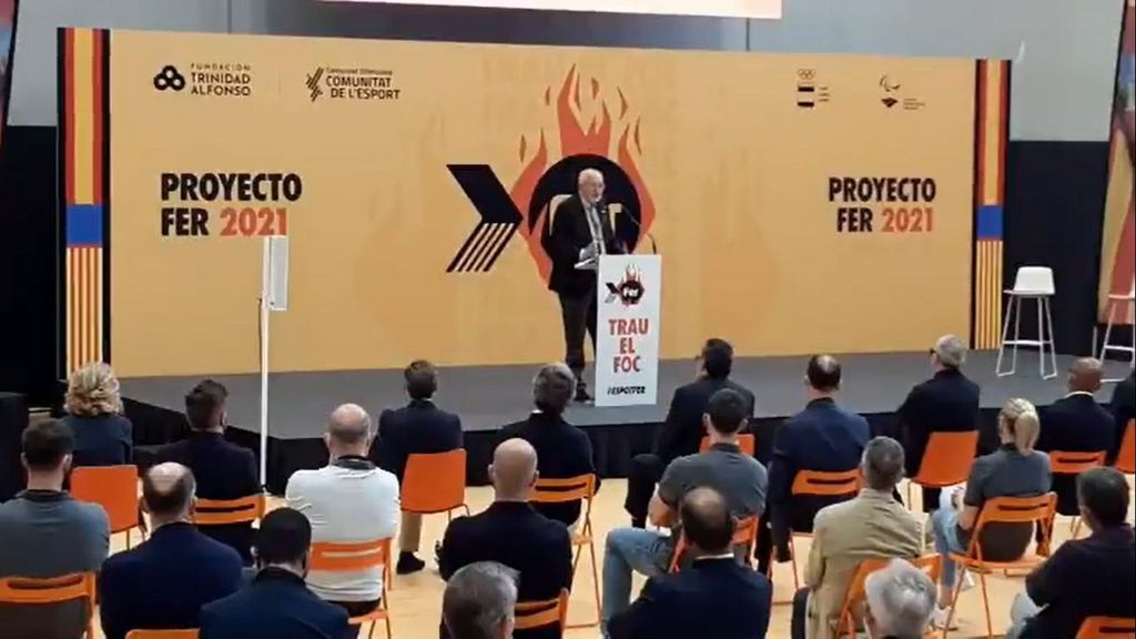 El motivador discurso de Juan Roig: "Hemos pasado muchos momentos de angustia. La creatividad nace de la angustia. Estaban los que lloran y los que fabricamos pañuelos"