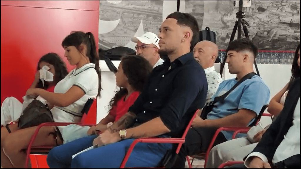 La emoción de la familia Ocampos viendo las imágenes de sus años en Sevilla