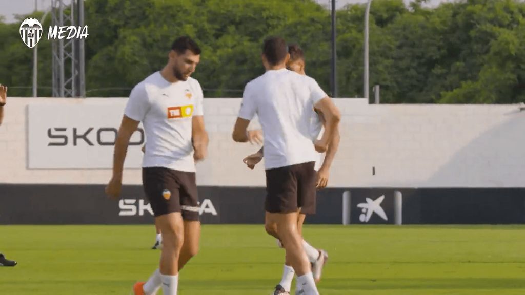 Rafa Mir entrena con el grupo