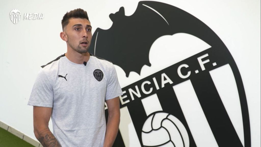 Cristian Rivero celebra su renovación