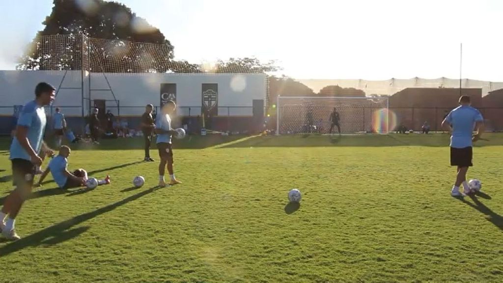 Maxi Gómez ensaya con Uruguay