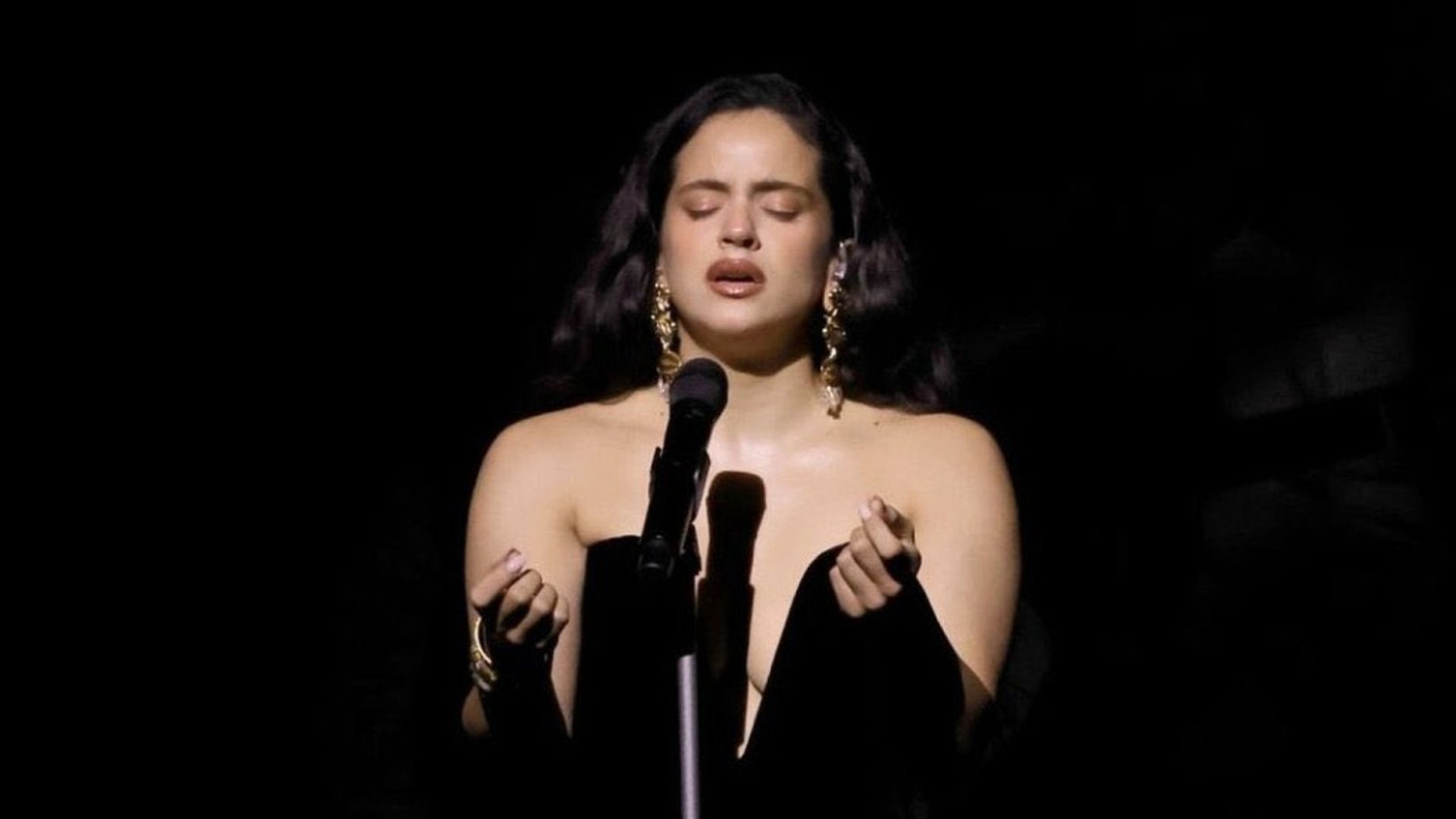 captura_de_rosalia_durante_su_actuacion__latingrammys_001.jpg captura_de_rosalia_durante_su_actuacion__latingrammys_001.jpg