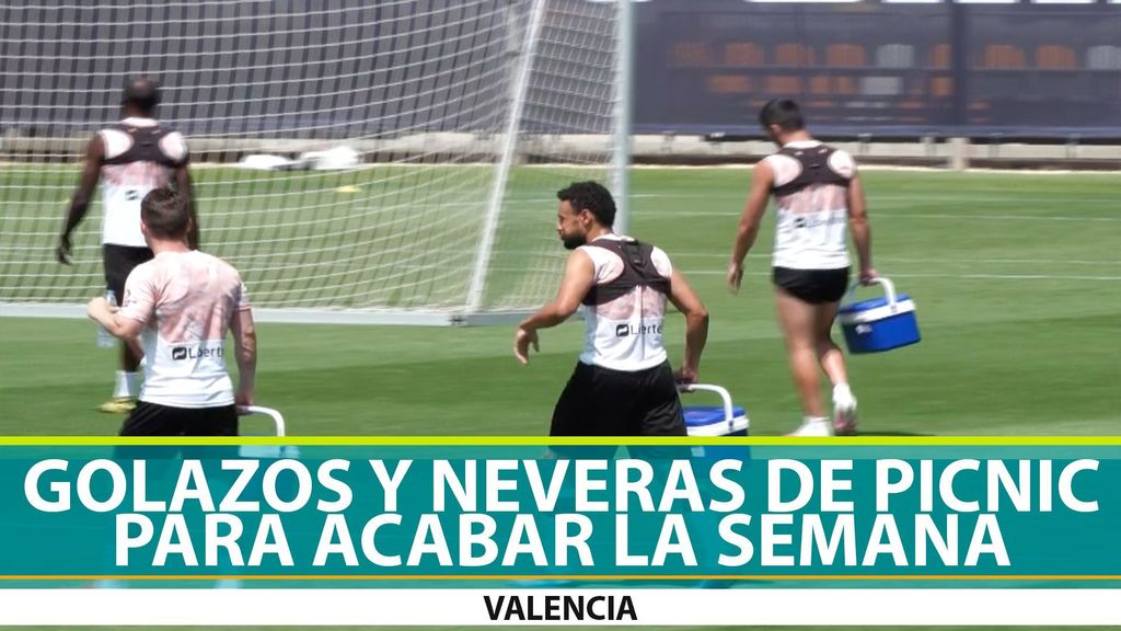 Entrenamiento del Valencia: golazos y neveras de picnic para concluir la semana