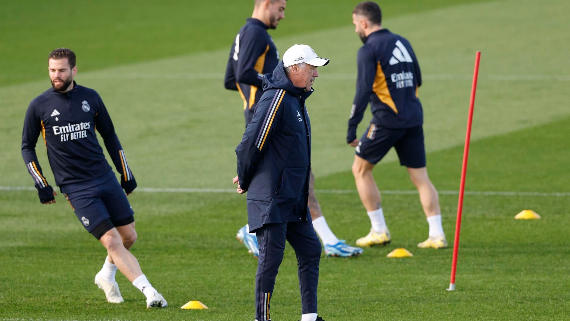 carlo_ancelotti_en_un_entrenamiento_con_el_real_madrid_foto_efe_001.jpg carlo_ancelotti_en_un_entrenamiento_con_el_real_madrid_foto_efe_001.jpg