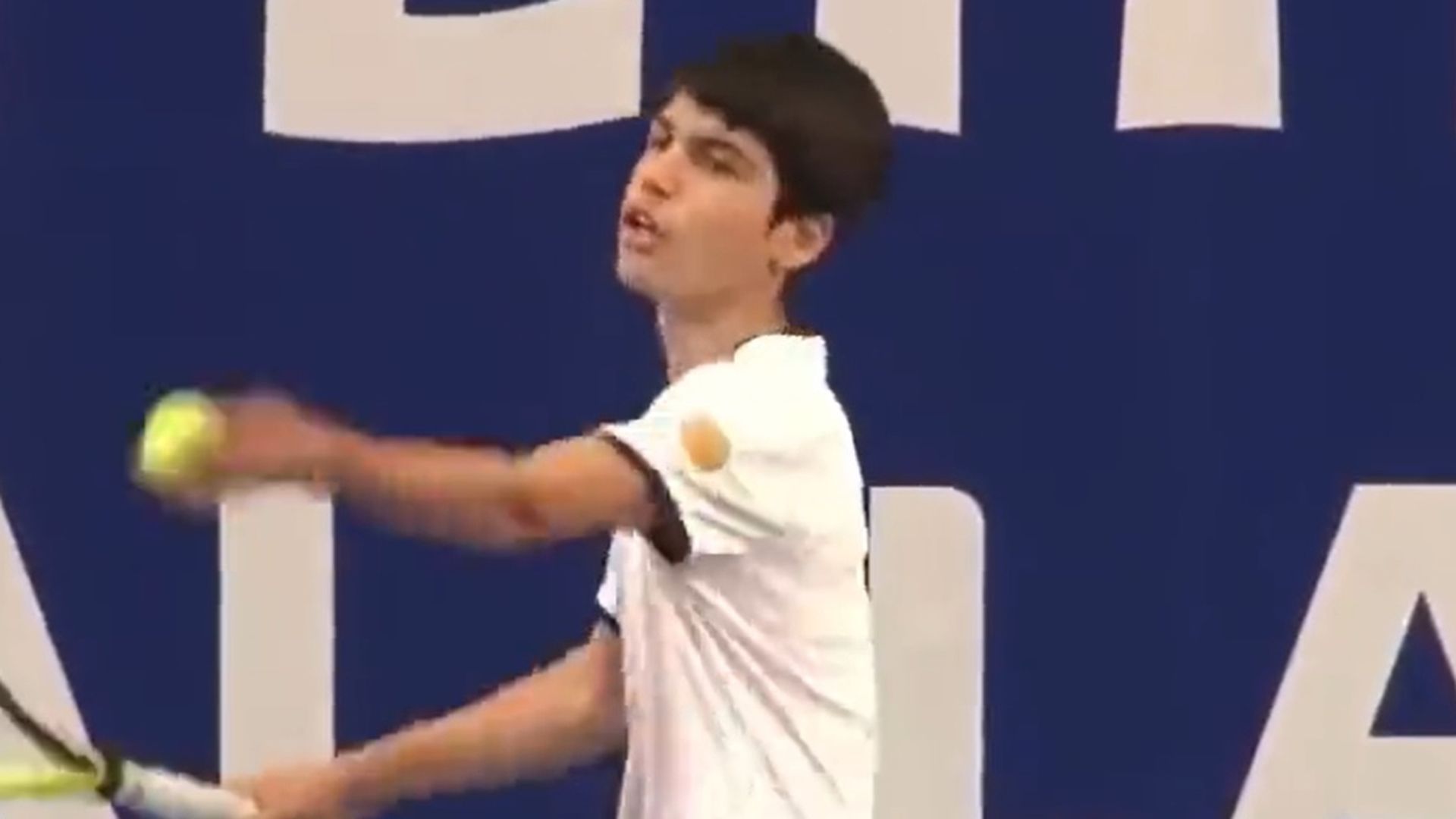 carlos_alcaraz_con_13_anos_en_el_le_petits_as_en_paris_twitter_001.jpg carlos_alcaraz_con_13_anos_en_el_le_petits_as_en_paris_twitter_001.jpg