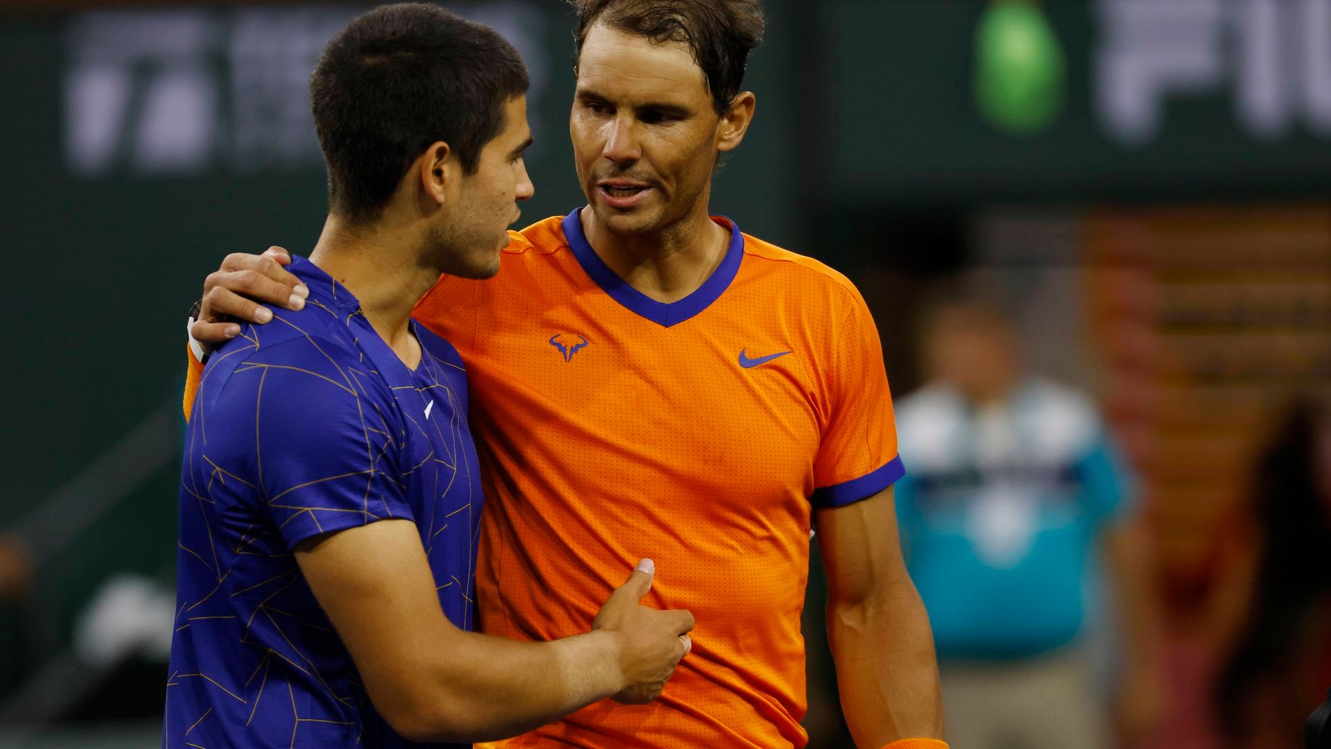 carlos_alcaraz_y_rafa_nadal_se_saludan_tras_la_semifinal_de_indian_wells_foto_cordon_p_001.jpg