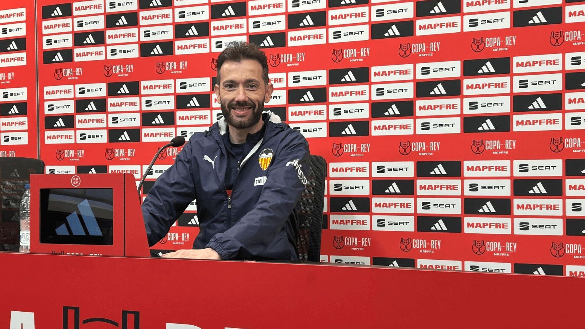 carlos_corberan_en_rueda_de_prensa.png carlos_corberan_en_rueda_de_prensa.png