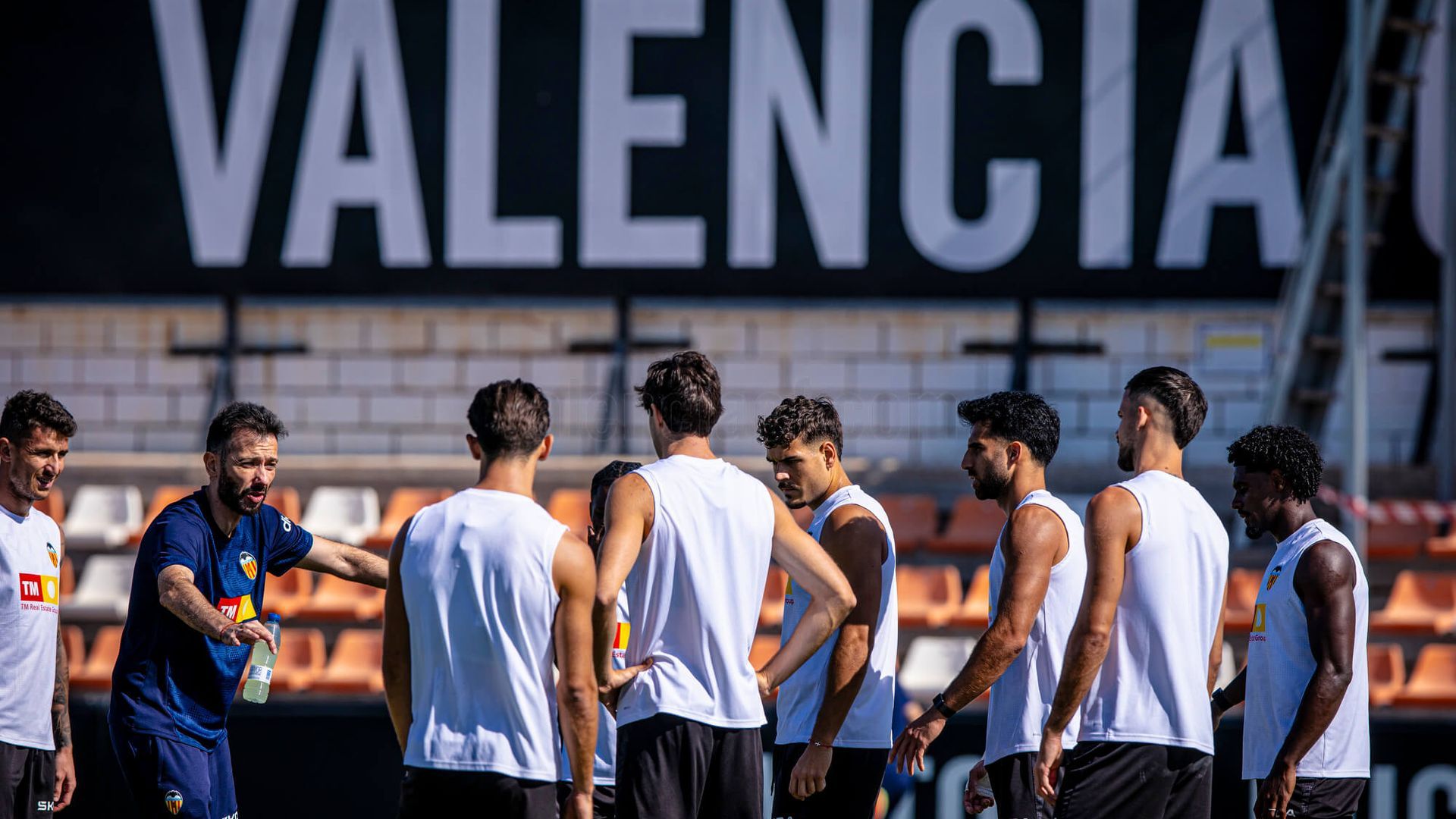 carlos_corberan_entrenando_en_paterna_foto_valencia_cf.jpeg