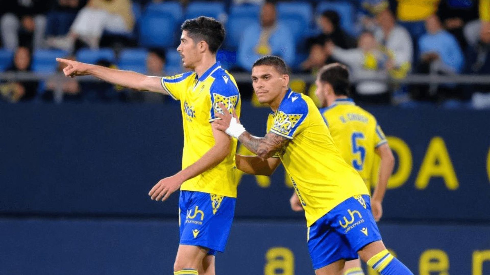 carlos_fernandez_celebra_su_primer_gol_con_el_cadiz_foto_laliga.png