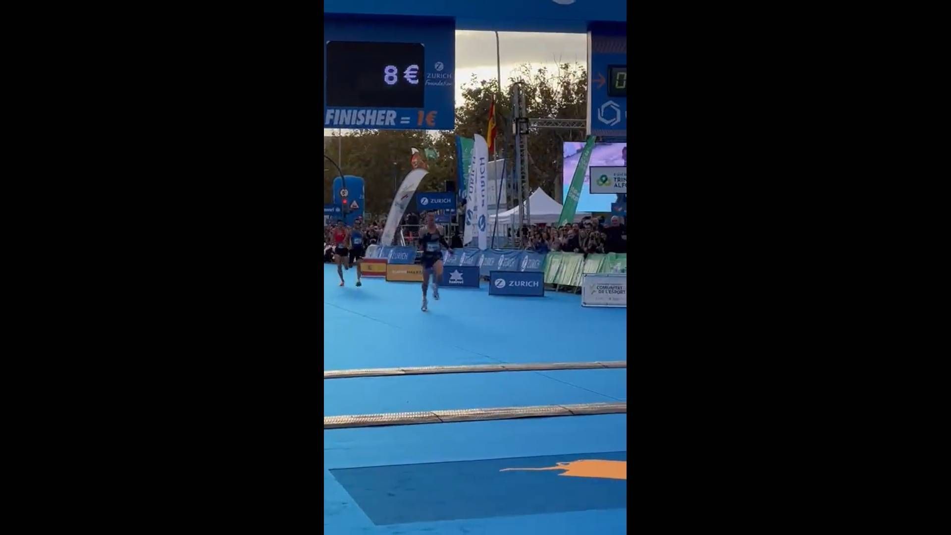 carlos_mayo_bate_el_record_de_espana_de_medio_maraton_en_valencia_httpstwittercommedio_001.jpg carlos_mayo_bate_el_record_de_espana_de_medio_maraton_en_valencia_httpstwittercommedio_001.jpg