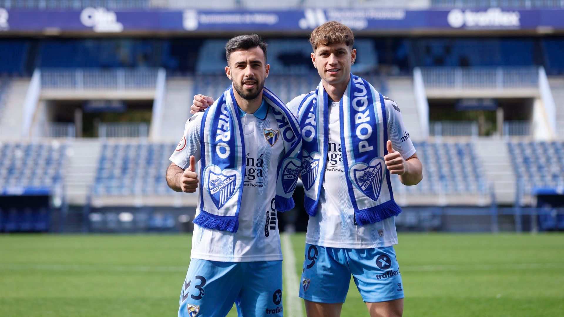 carlos_puga_i_y_javier_aviles_posan_en_la_rosaleda_mcf_001.jpg carlos_puga_i_y_javier_aviles_posan_en_la_rosaleda_mcf_001.jpg