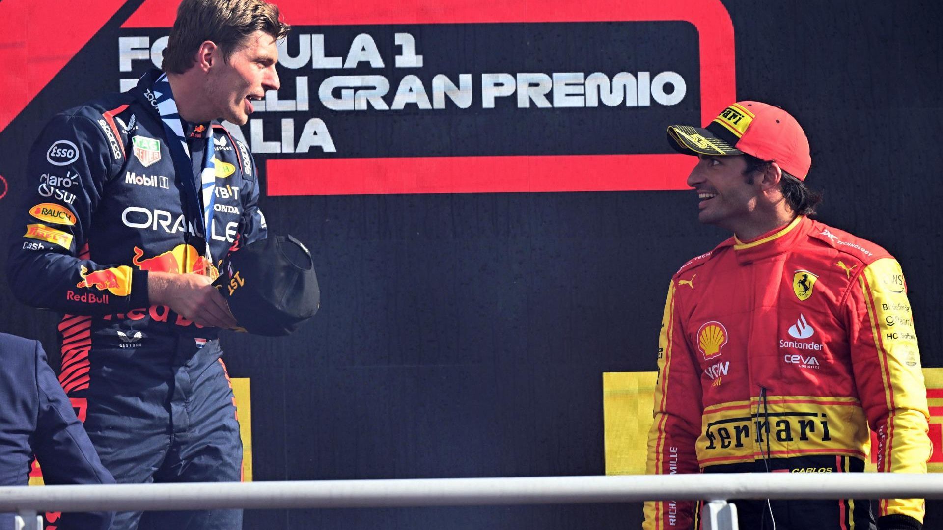 carlos_sainz_en_el_podio_del_gp_italia_con_max_verstappen_foto_efe_001.jpg