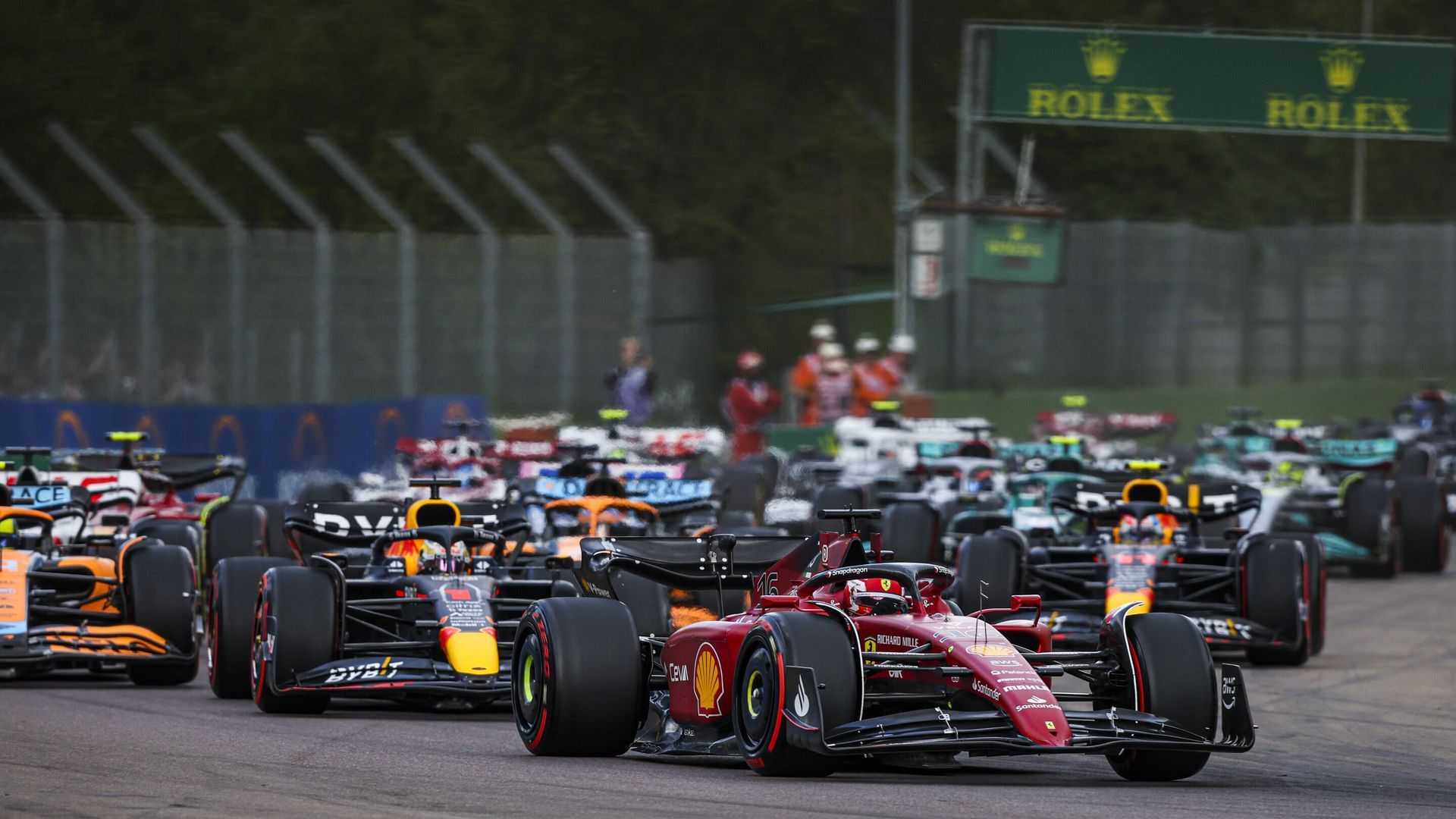 carlos_sainz_y_verstappen_en_imola_foto_cordon_press_001.jpg carlos_sainz_y_verstappen_en_imola_foto_cordon_press_001.jpg