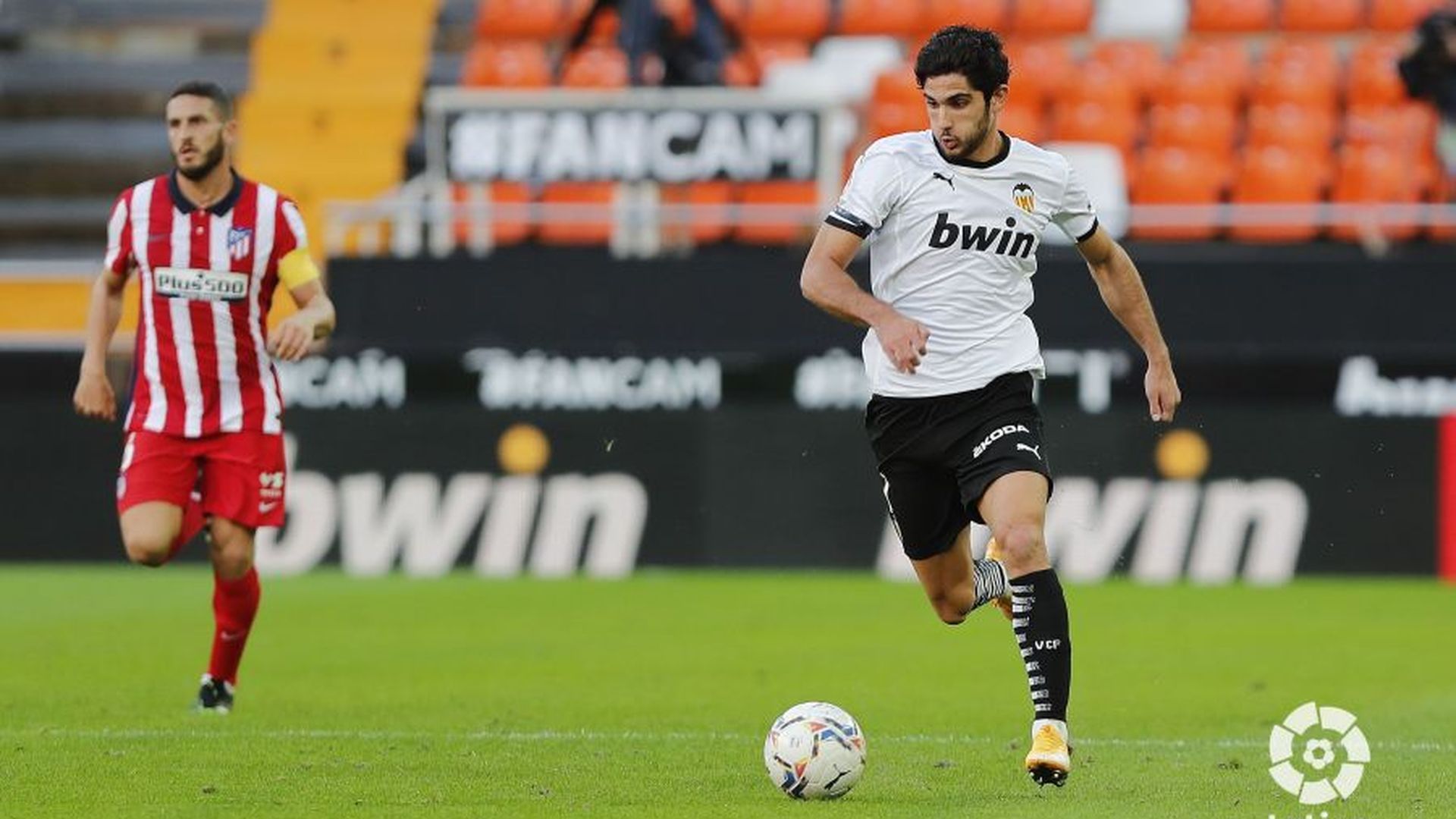 carlos_soler_durante_el_valencia_atleti_foto_laliga_002.jpeg