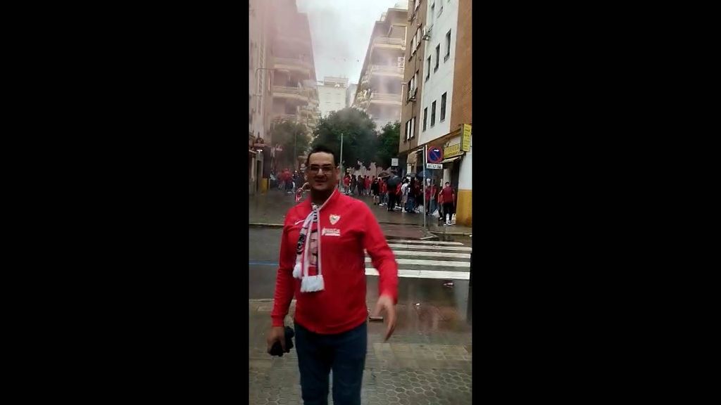 Casi 10.000 kilómetros, y 48 horas de viaje y con la bufanda de Puerta: la locura de un irakí para ver el Sevilla-Juventus