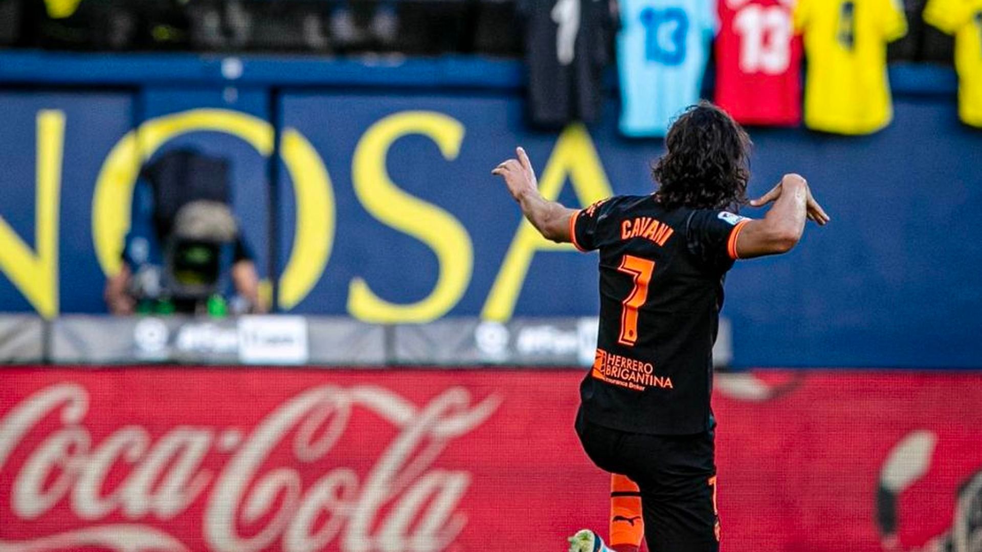 cavani_celebra_su_gol_ante_el_villarreal.png