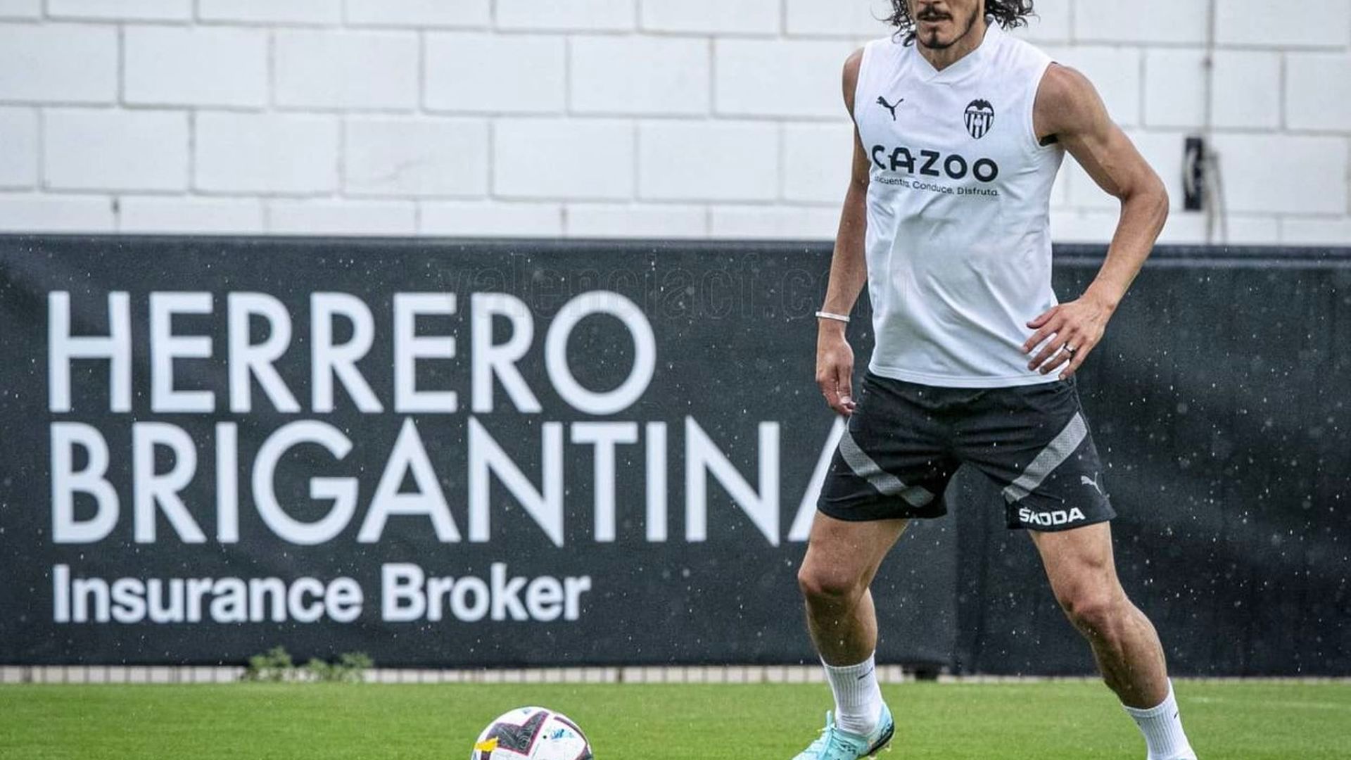 cavani_foto_valencia_cf_001.png cavani_foto_valencia_cf_001.png