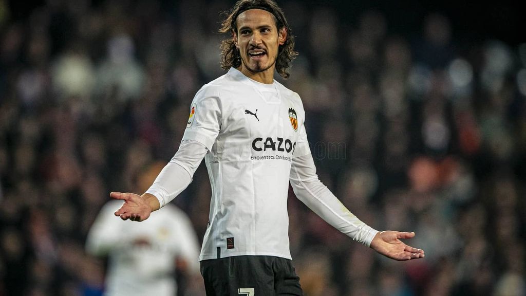 El abrazo de gol más sentido de Cavani