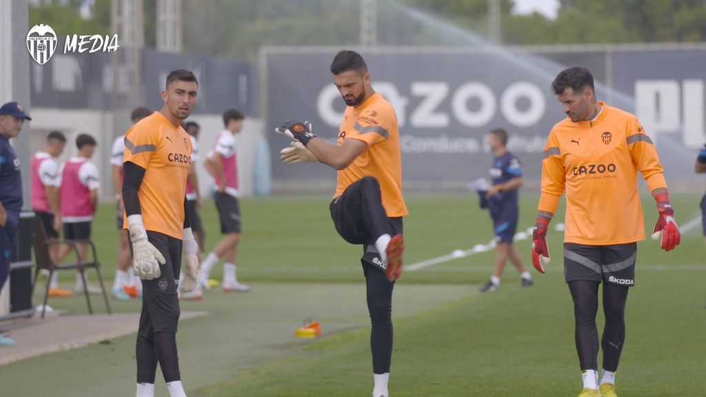 Cavani vuelve al grupo