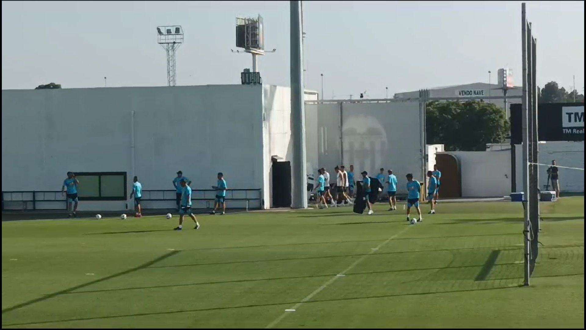 cavani_y_marcos_andre_en_el_gimnasio.jpg