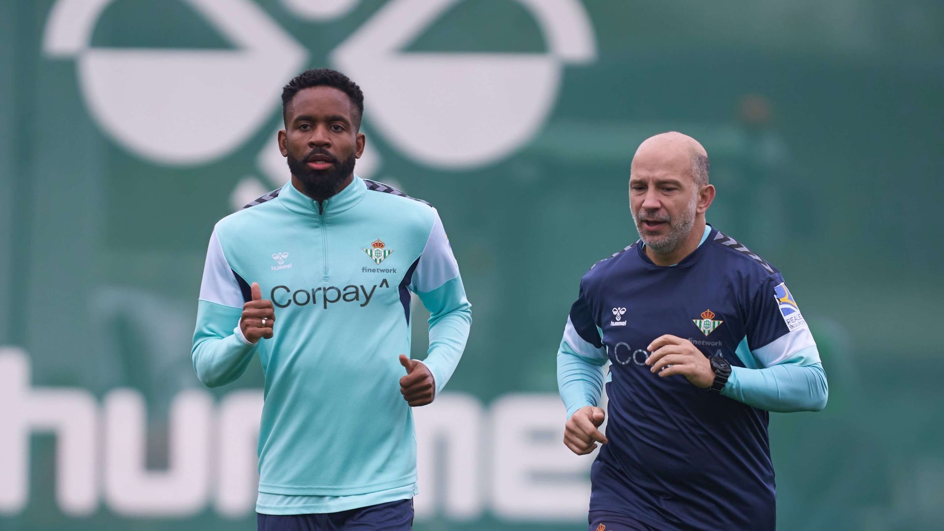 cedric_bakambu_haciendo_trabajo_de_campo_foto_rbb.jpg cedric_bakambu_haciendo_trabajo_de_campo_foto_rbb.jpg